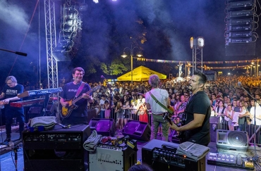 POČEO TRIDESETI PO REDU LETNJI PROGRAM: Bajaga i Halid napunili Trg
